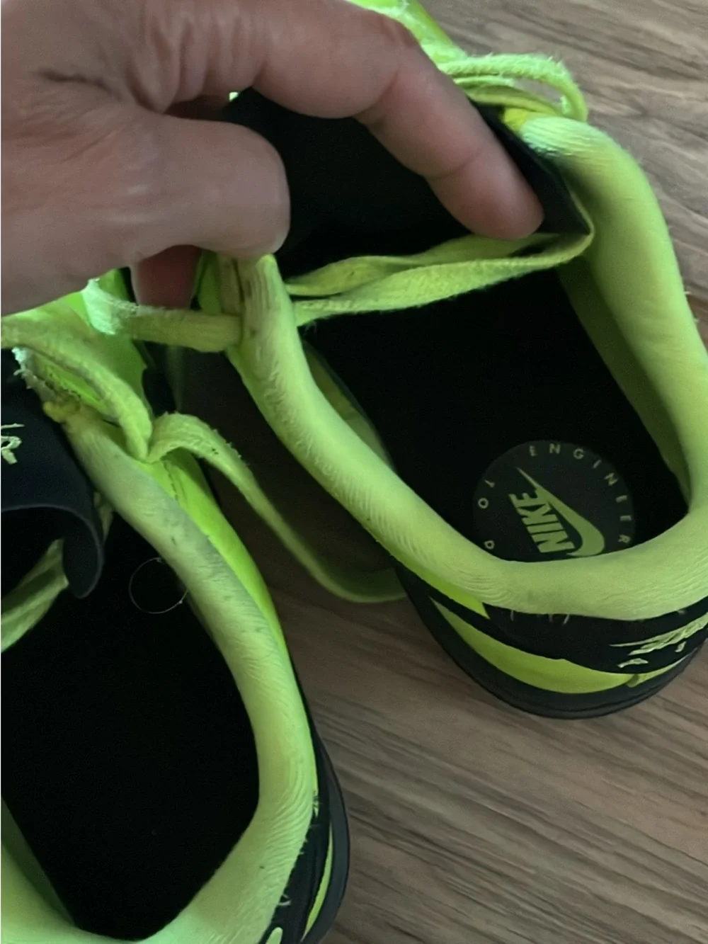 Nike Kids Neon Green and Black Low-Top Sneakers